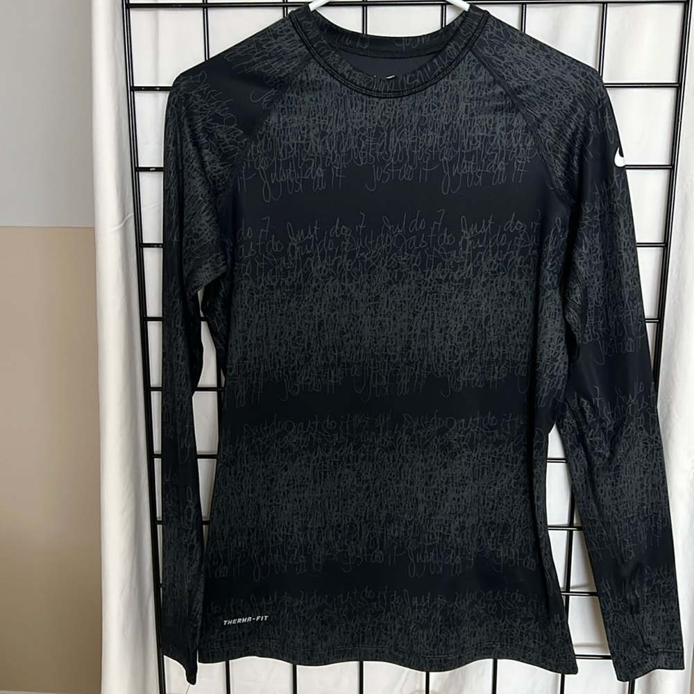 Nike Therma Fit Long Sleeve Medium